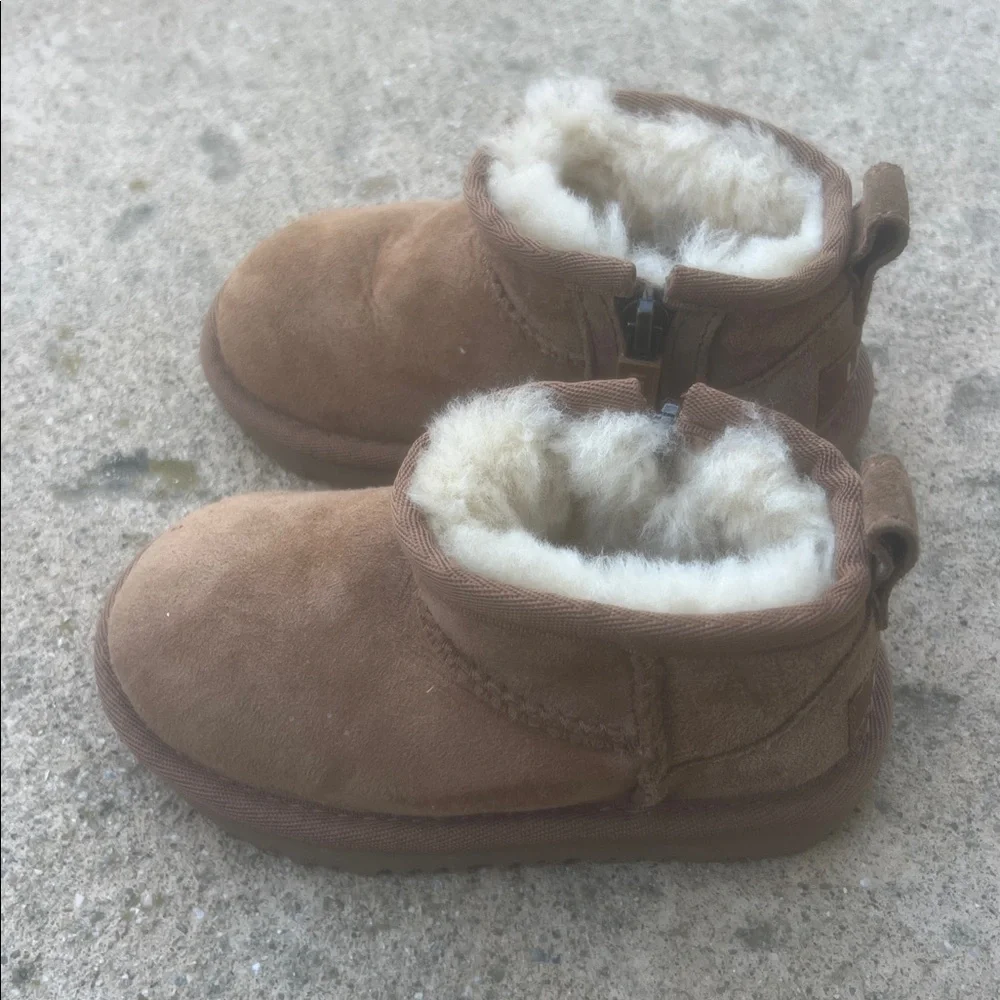 UGG Toddler Classic Ultra Mini Shearling Lined Boots Chestnut Size 7